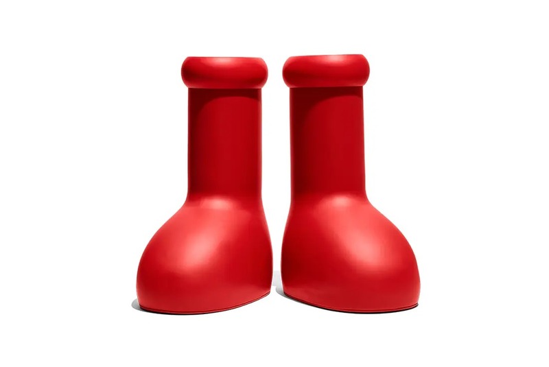 MSCHF erkundet die Welt wie Dora mit den Big Red Boots Grailify